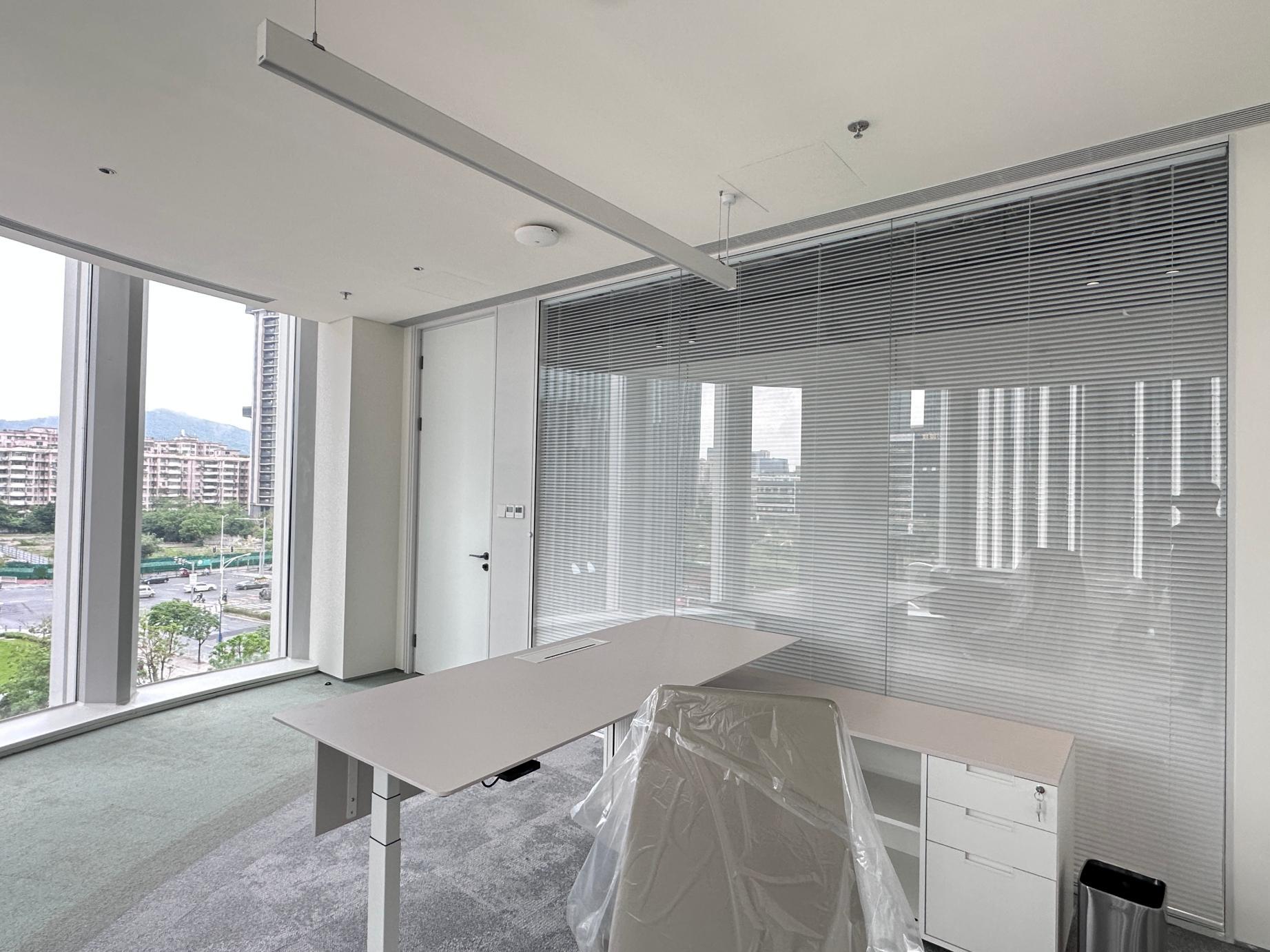 空间应用参考：玻璃与百叶
